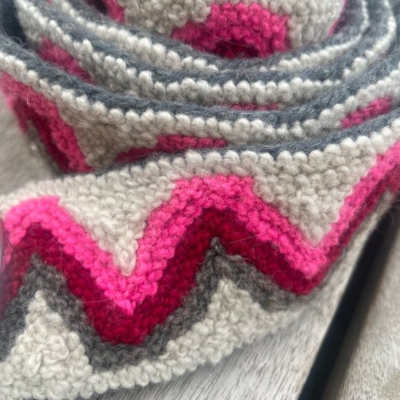 Sundance Size Large 100% Wool Peruvian Pink/Grey Belt - Beautiful Detail! - Picture 2 of 3